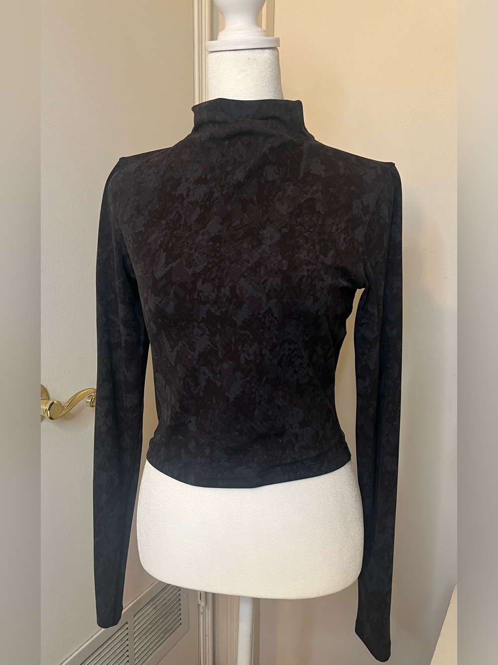 Lululemon Women's Black with print  Long-Sleeve Mock Neck Top